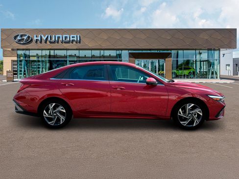 Used 2025 Hyundai Elantra Limited FWD image 42