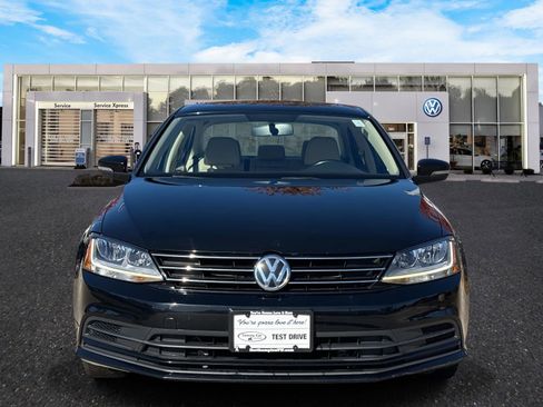 Used 2017 Volkswagen Jetta SE image 2