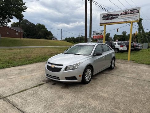 Used 2011 Chevrolet Cruze LS FWD image 2