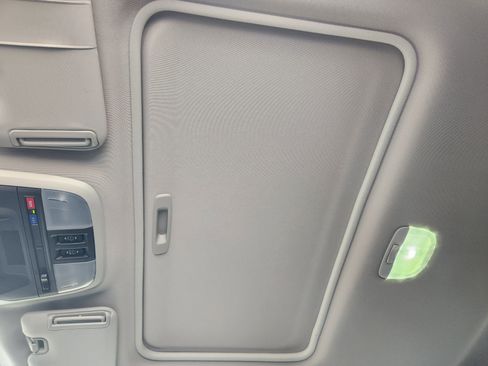 Used 2024 Subaru Crosstrek 2.0i Premium image 25