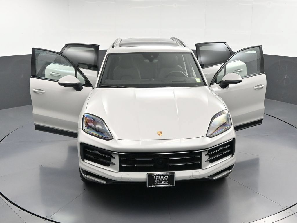 Certified 2025 Porsche Cayenne S AWD/4WD image 34