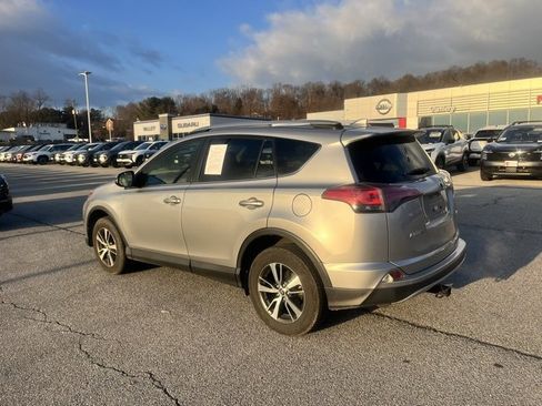 Used 2018 Toyota RAV4 XLE image 5