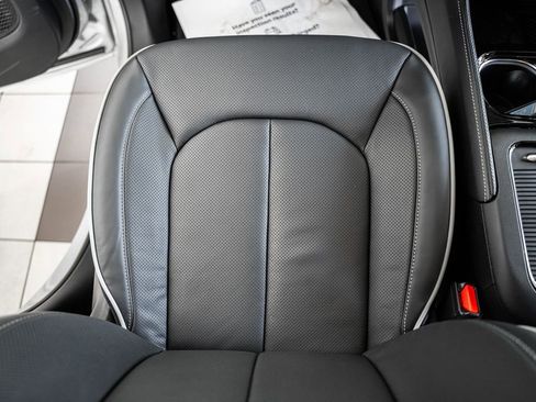 New 2026 Chrysler Pacifica Limited image 29