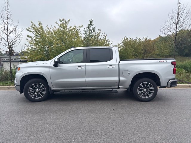 Used 2022 Chevrolet Silverado 1500 LT AWD/4WD image 6