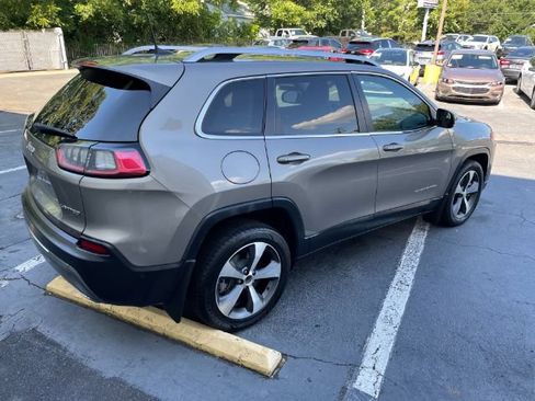 Used 2021 Jeep Cherokee Limited FWD image 4