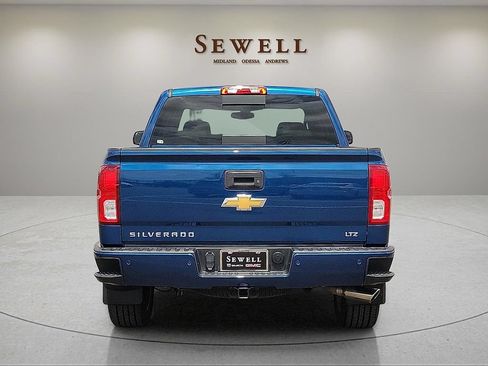 Used 2018 Chevrolet Silverado 1500 LTZ Z71 w/ LTZ Plus Package AWD/4WD image 4