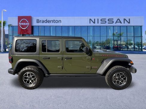 Used 2024 Jeep Wrangler Unlimited Rubicon image 4