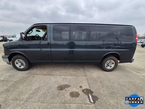 Used 2017 Chevrolet Express 3500 LT w/ LT Preferred Equipment Group image 4