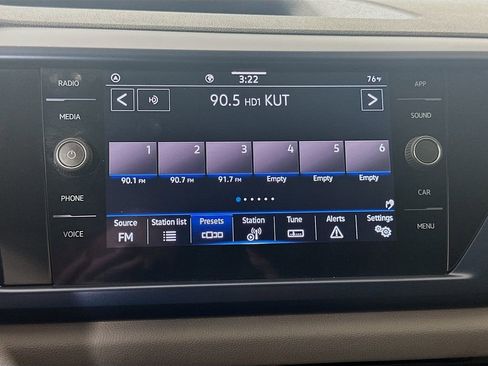 Used 2023 Volkswagen Taos SE image 14