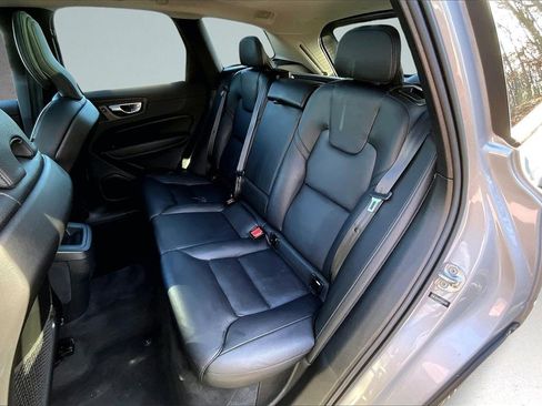 Certified 2023 Volvo XC60 B5 Plus w/ Climate Package image 21