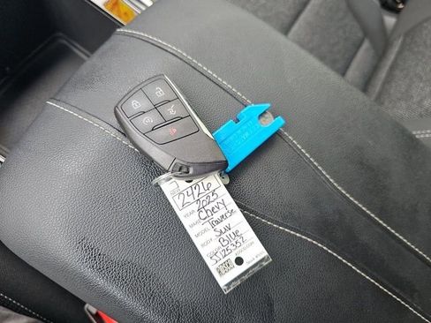 Used 2025 Chevrolet Traverse LT image 53