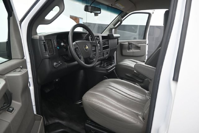 Used 2022 Chevrolet Express 2500 LS w/ Driver Convenience Package RWD image 4