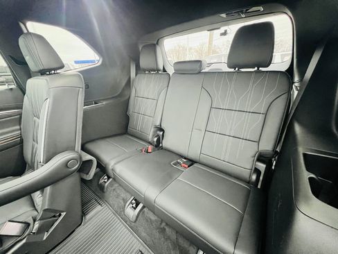 Used 2025 Buick Enclave Avenir w/ Super Cruise Package image 36