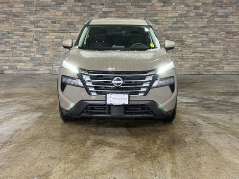 Certified 2025 Nissan Rogue SV image 2