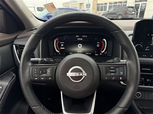 Used 2022 Nissan Rogue Platinum w/ Head-Up Display Package image 24