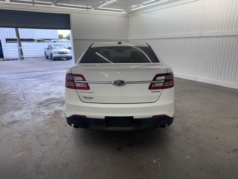 Used 2017 Ford Taurus SE image 5