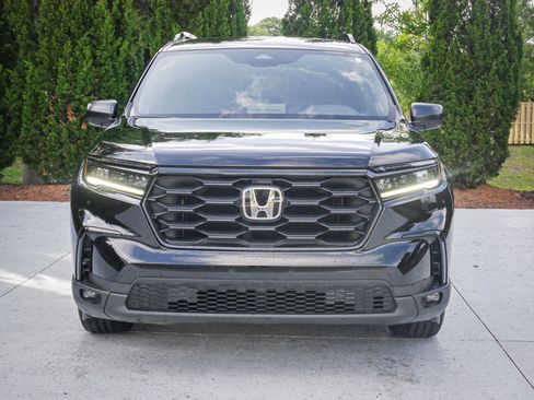 Used 2025 Honda Pilot Sport image 3