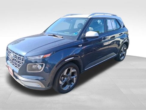 Used 2020 Hyundai Venue FWD image 3