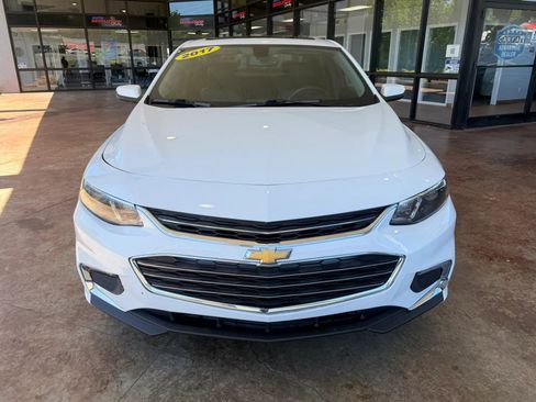Used 2017 Chevrolet Malibu LT w/ Leather Package FWD image 2