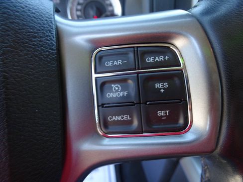 Used 2021 RAM 1500 4x4 Crew Cab Classic SLT w/ Luxury Group image 17