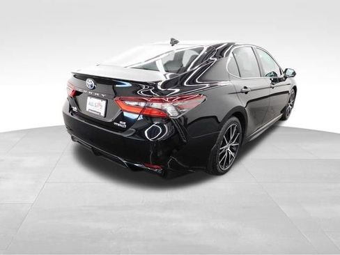 Used 2024 Toyota Camry SE image 10