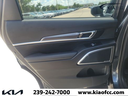 Certified 2024 Kia Telluride LX FWD image 12