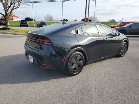 Used 2025 Toyota Prius LE FWD image 4