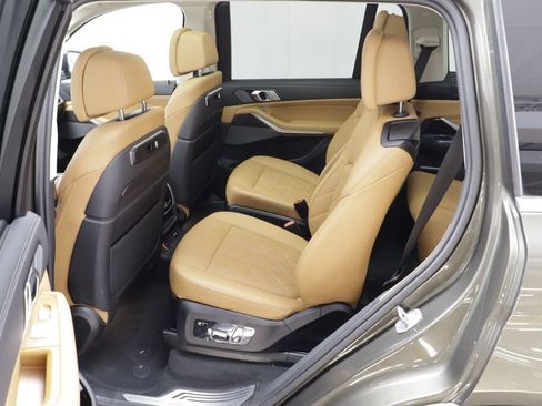 Certified 2024 BMW X7 xDrive40i w/ Premium Package AWD/4WD image 16