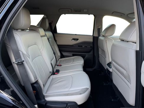 Used 2024 Nissan Pathfinder SL FWD image 20