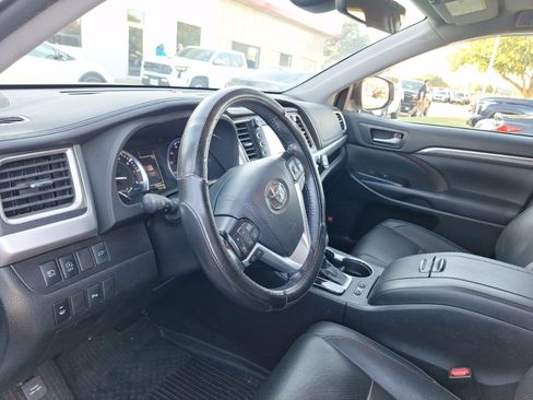 Used 2019 Toyota Highlander Limited image 15
