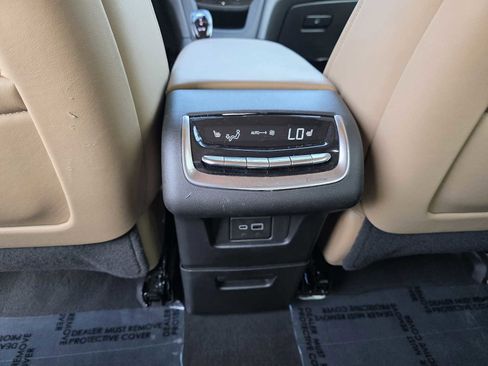 Used 2023 Cadillac XT6 Sport w/ Platinum Package image 18