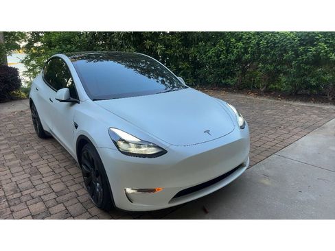 Used 2023 Tesla Model Y Performance AWD/4WD image 2