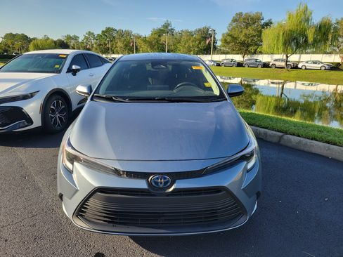 Used 2023 Toyota Corolla LE FWD image 2