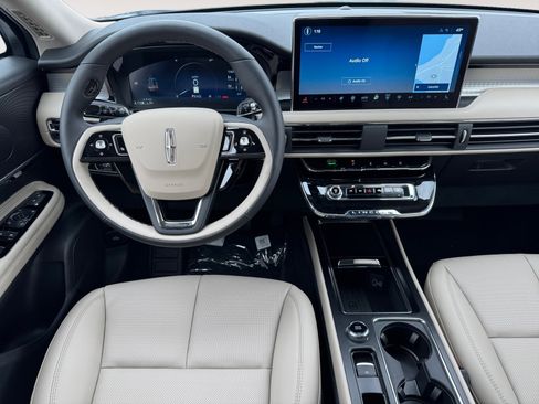 New 2026 Lincoln Corsair Premiere image 12