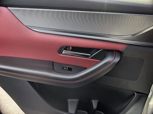 Certified 2025 MAZDA CX-70 Plug-In Hybrid w/ Premium Plus AWD/4WD image 28