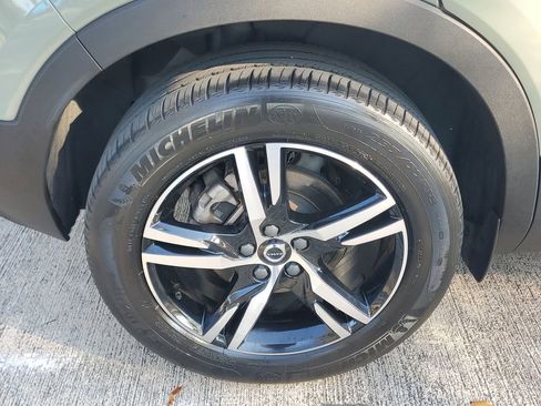 Certified 2024 Volvo XC40 B5 Core AWD/4WD image 7