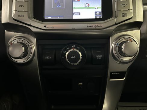 Used 2018 Toyota 4Runner SR5 Premium image 9