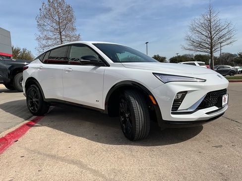 Used 2025 Buick Envista Sport Touring image 4