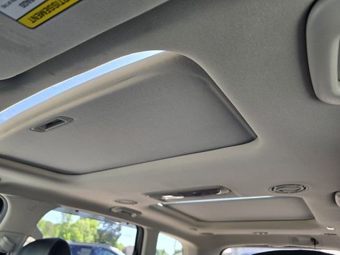 Used 2024 Kia Telluride SX w/ Towing Package FWD image 23