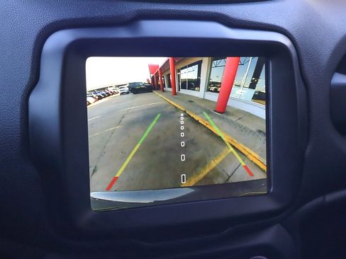 Used 2023 Jeep Renegade Latitude image 12