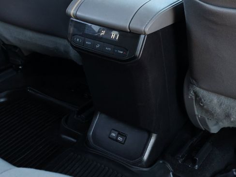 Used 2023 Toyota Highlander L image 33