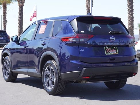 Certified 2025 Nissan Rogue SV FWD image 3