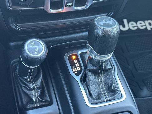 Used 2020 Jeep Wrangler Unlimited Sahara image 20