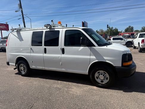 Used 2010 Chevrolet Express 2500 image 1