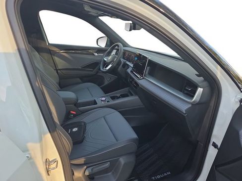 New 2026 Volkswagen Tiguan SE R-Line image 22