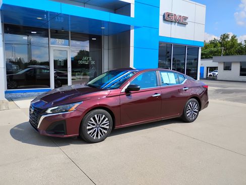 Used 2025 Nissan Altima 2.5 SV FWD image 12