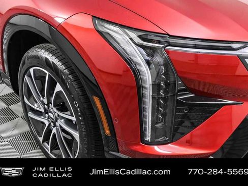 New 2025 Cadillac Optiq Sport 1 image 37