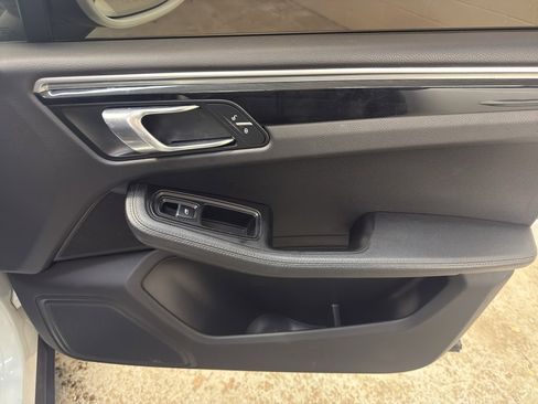 Used 2017 Porsche Macan image 22