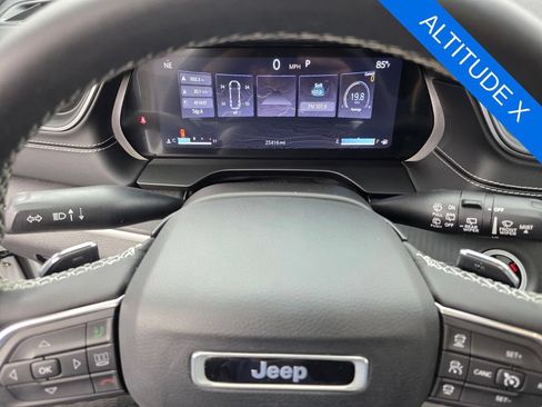 Used 2023 Jeep Grand Cherokee Altitude AWD/4WD image 21