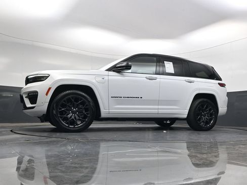Used 2023 Jeep Grand Cherokee Summit AWD/4WD image 49